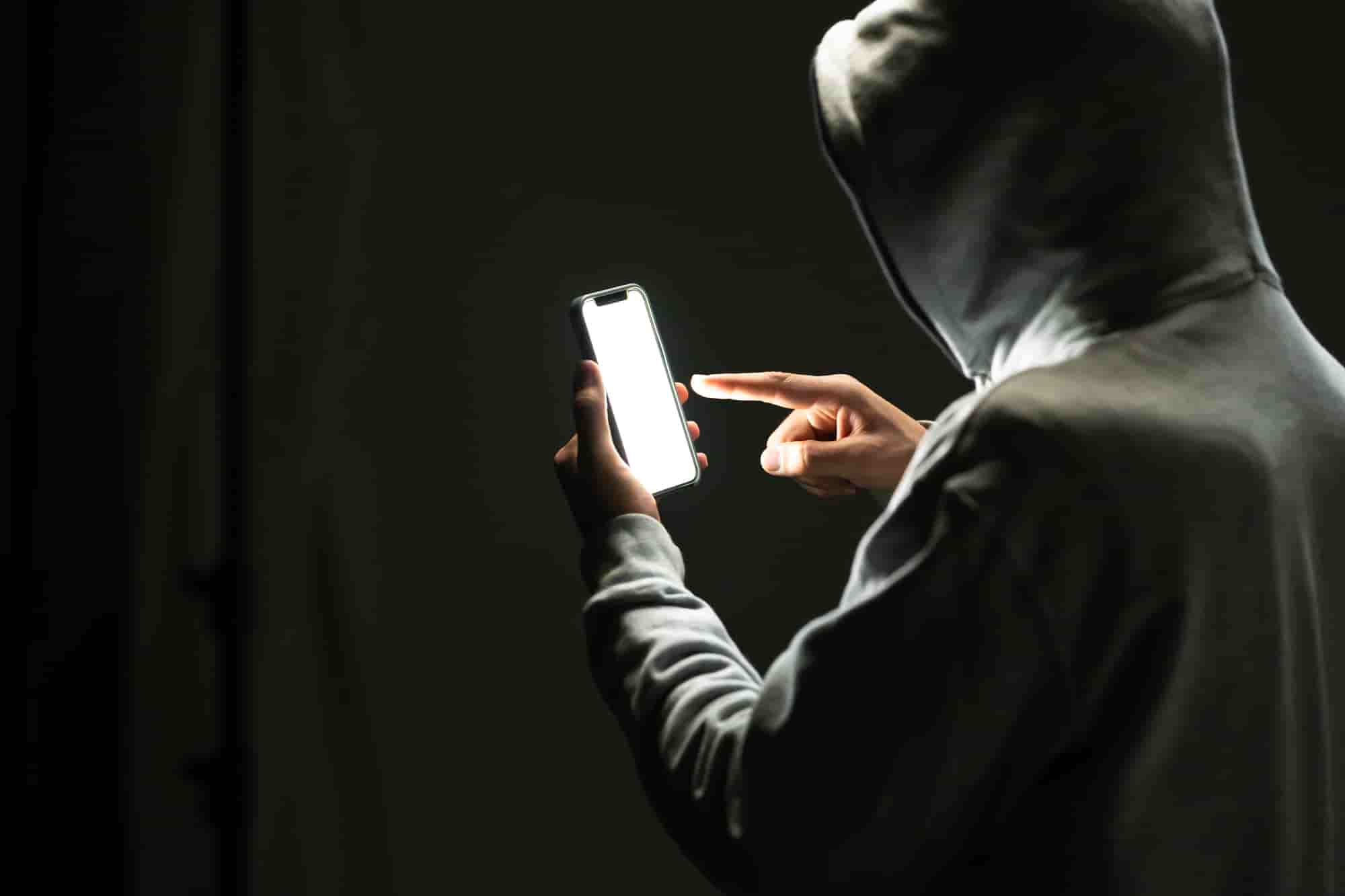 LINE乗っ取り　何が起きる